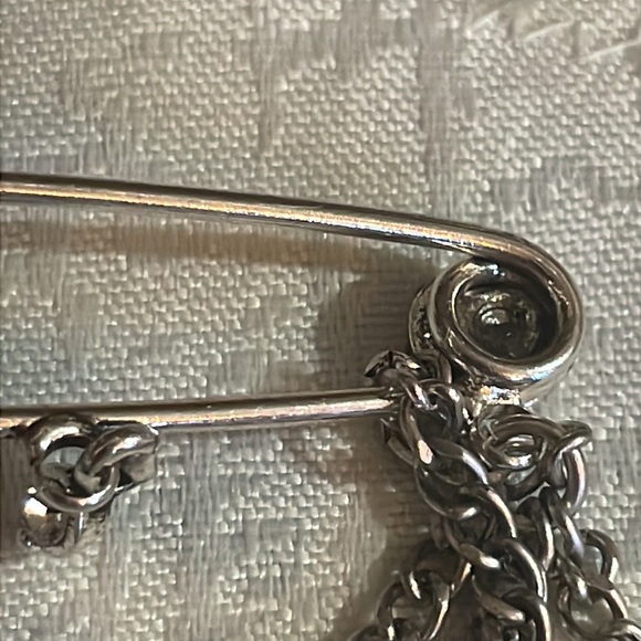 Panther pin in Silver tone - Picture 6 of 6